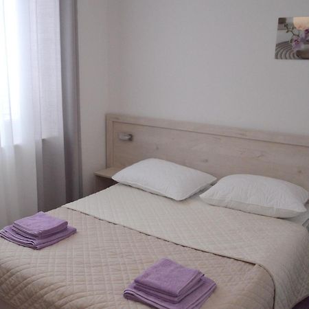 Apartments And Rooms By The Sea Jakisnica, Pag - 4160 Lun  Extérieur photo