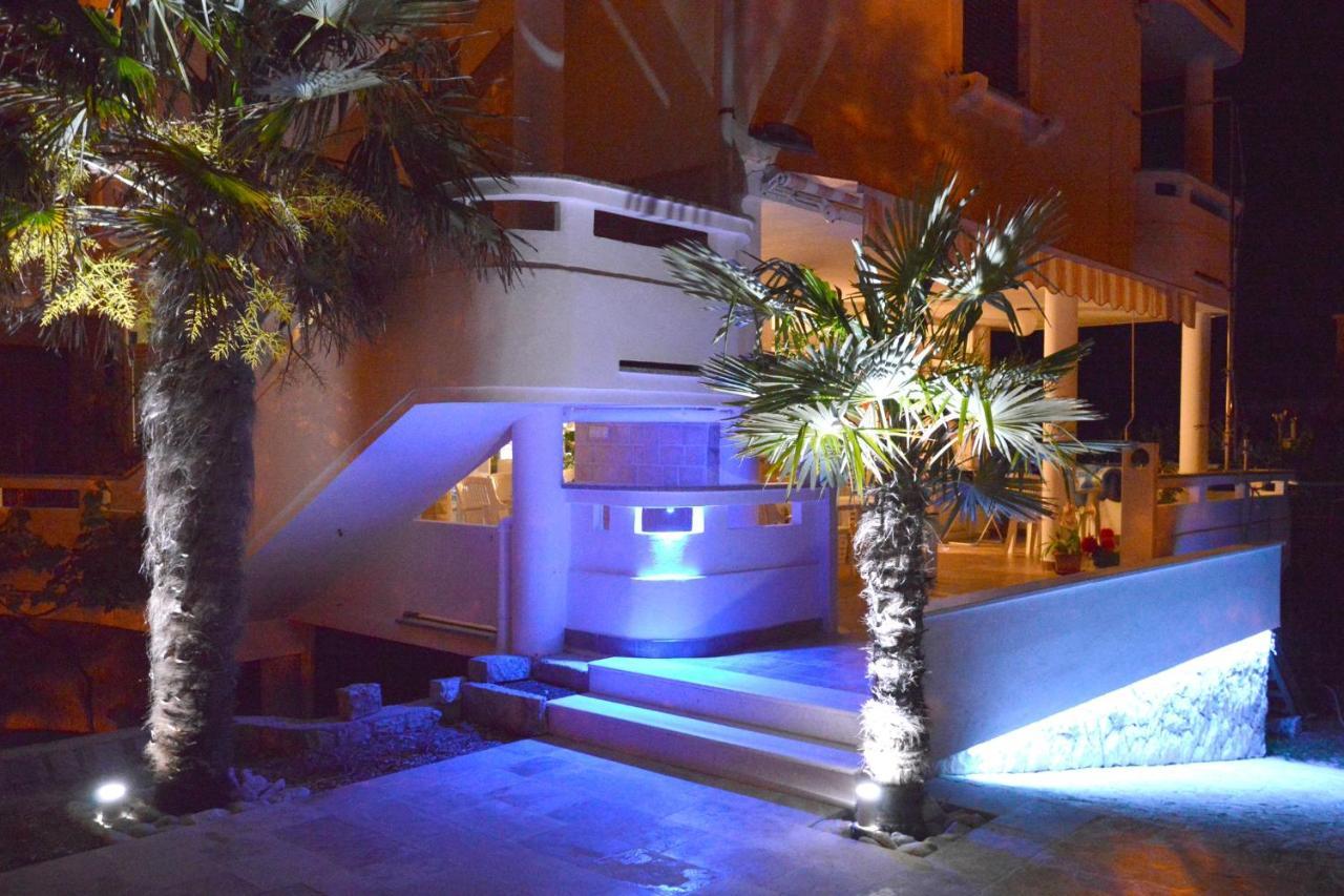 Apartments And Rooms By The Sea Jakisnica, Pag - 4160 Lun  Extérieur photo
