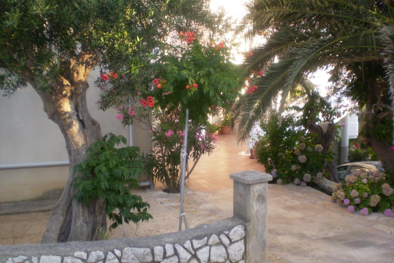 Apartments And Rooms By The Sea Jakisnica, Pag - 4160 Lun  Extérieur photo