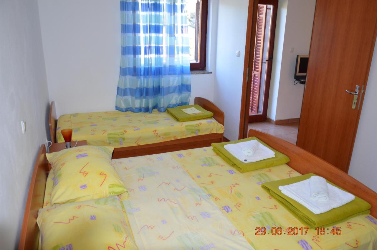 Apartments And Rooms By The Sea Jakisnica, Pag - 4160 Lun  Extérieur photo