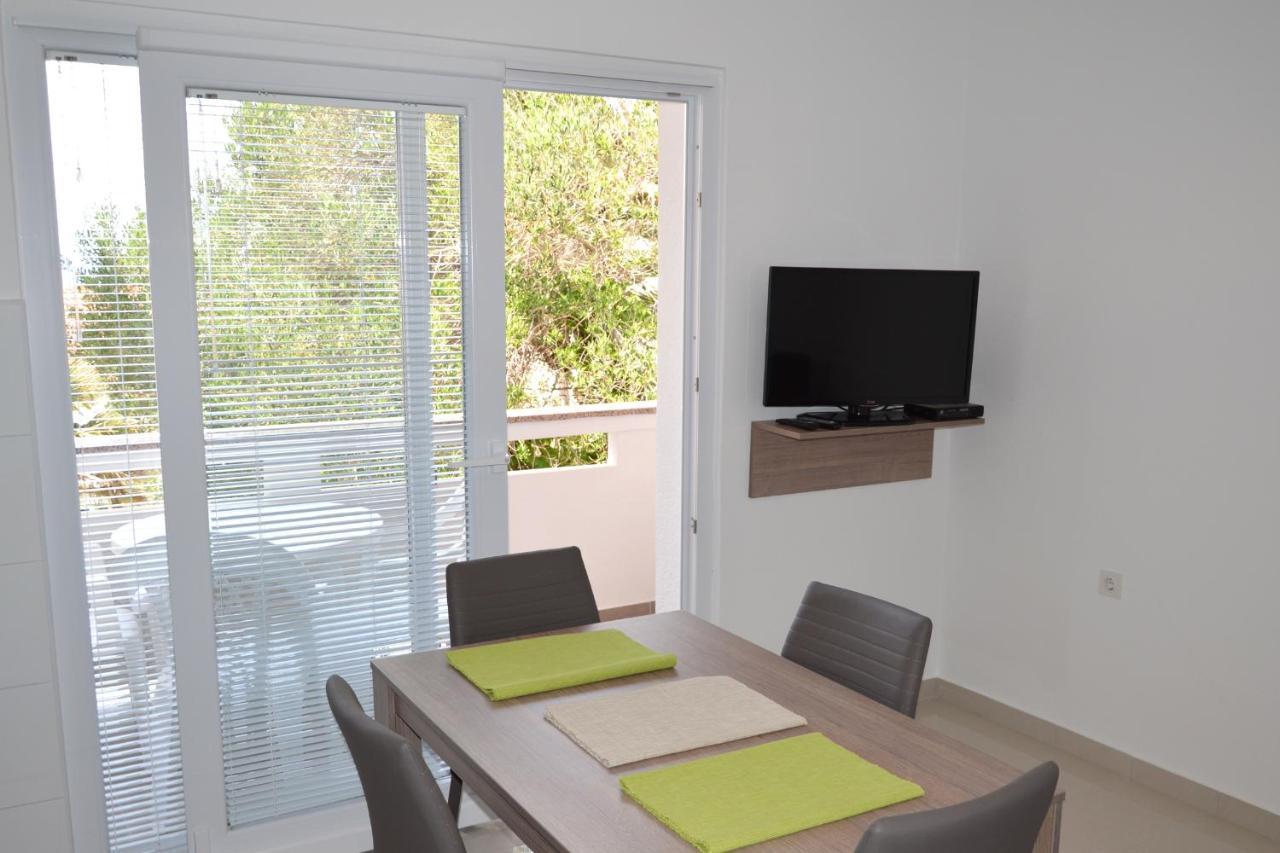 Apartments And Rooms By The Sea Jakisnica, Pag - 4160 Lun  Extérieur photo