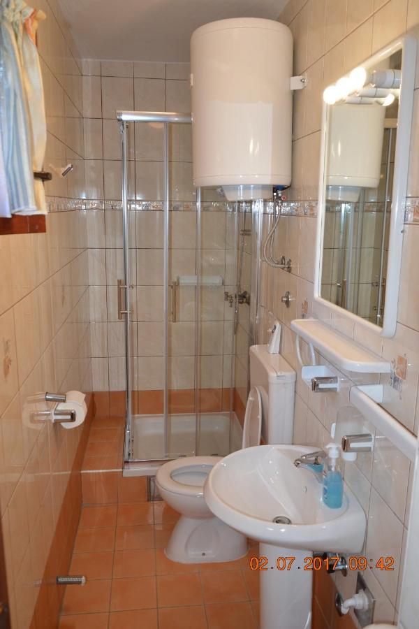 Apartments And Rooms By The Sea Jakisnica, Pag - 4160 Lun  Extérieur photo