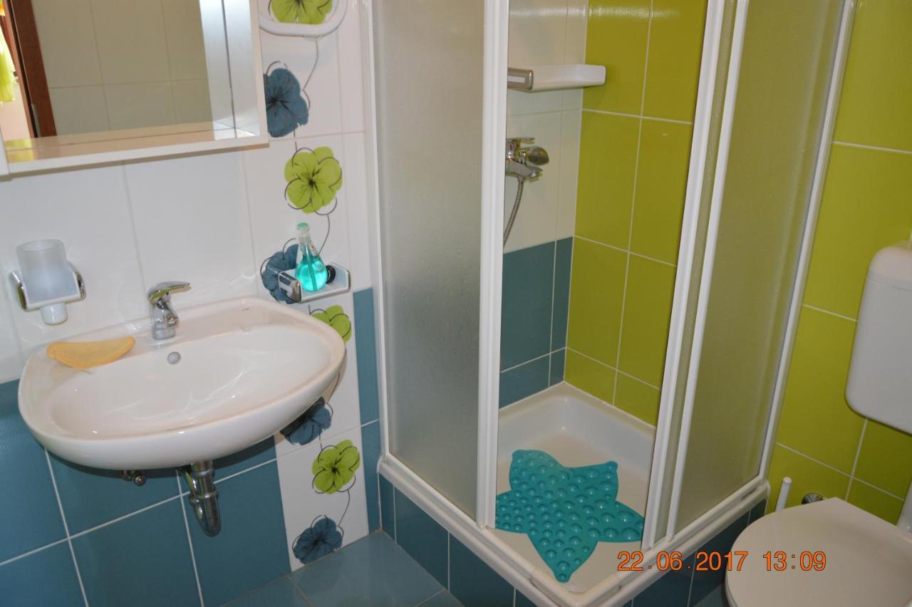 Apartments And Rooms By The Sea Jakisnica, Pag - 4160 Lun  Extérieur photo